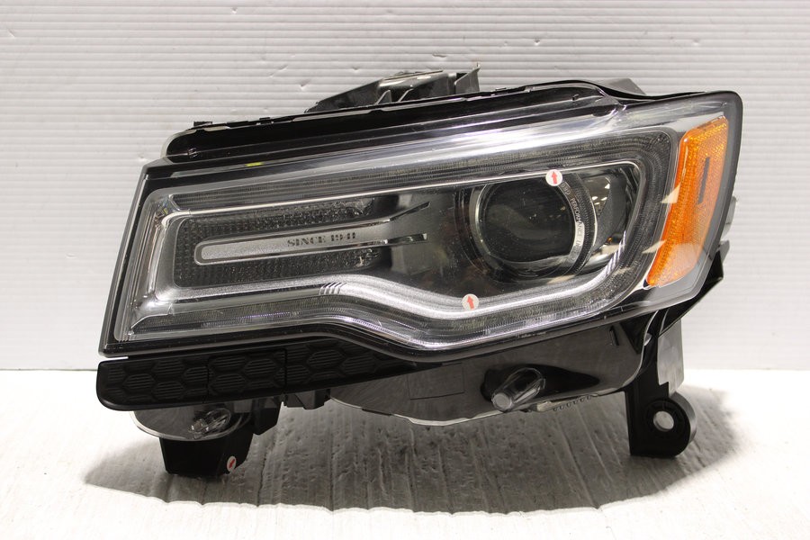 2014-2016 Jeep Grand Cherokee HID Left Side Headlight Assembly OEM 68111001AM