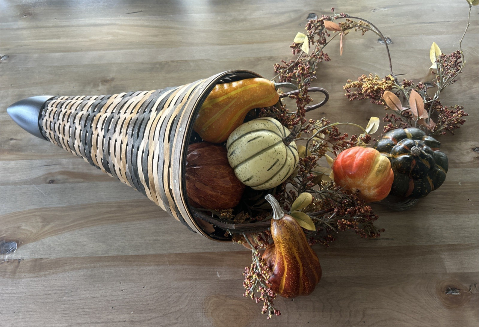 Longaberger Collectors Club Cornucopia Basket With Original Box & Paperwork 2010
