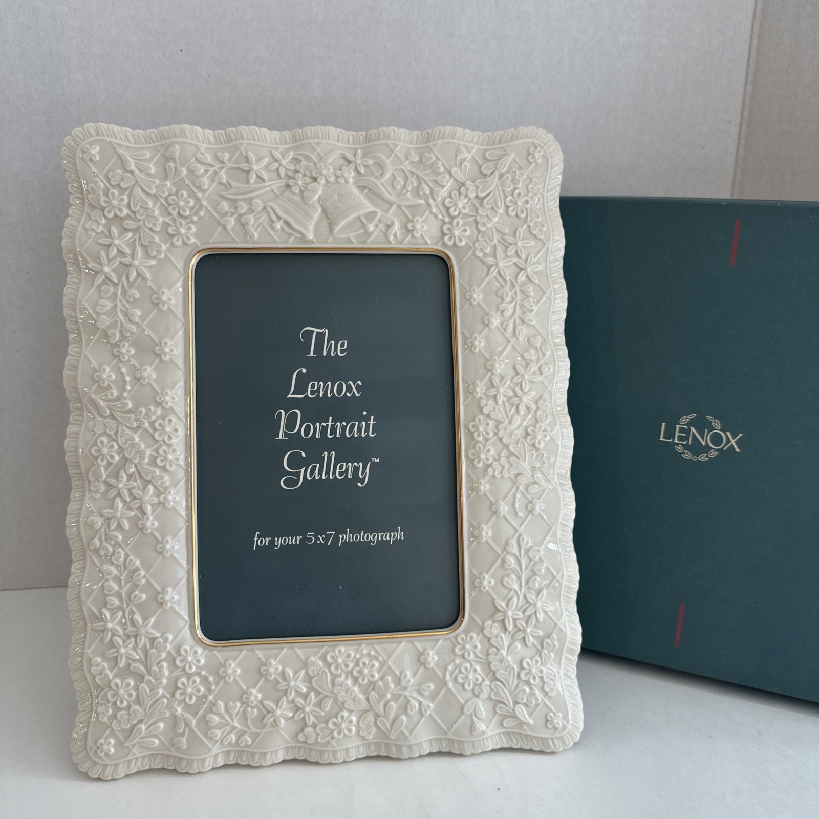 Lenox Wedding Promises Collection Photo 5x7 Picture Frame Embossed Gold Trim NEW Lenox Wedding Promises Collection Photo 5x7 Picture Frame Embossed Gold Trim NEW