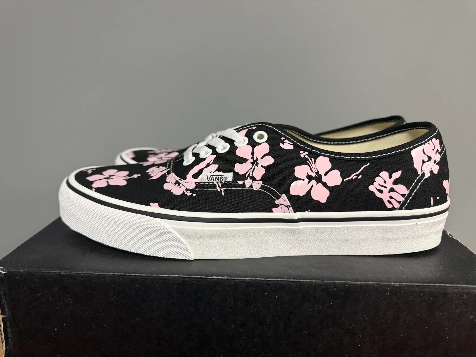 Vans Authentic Unisex Low Top Sneakers New in Box Men's & Women's Sizes
