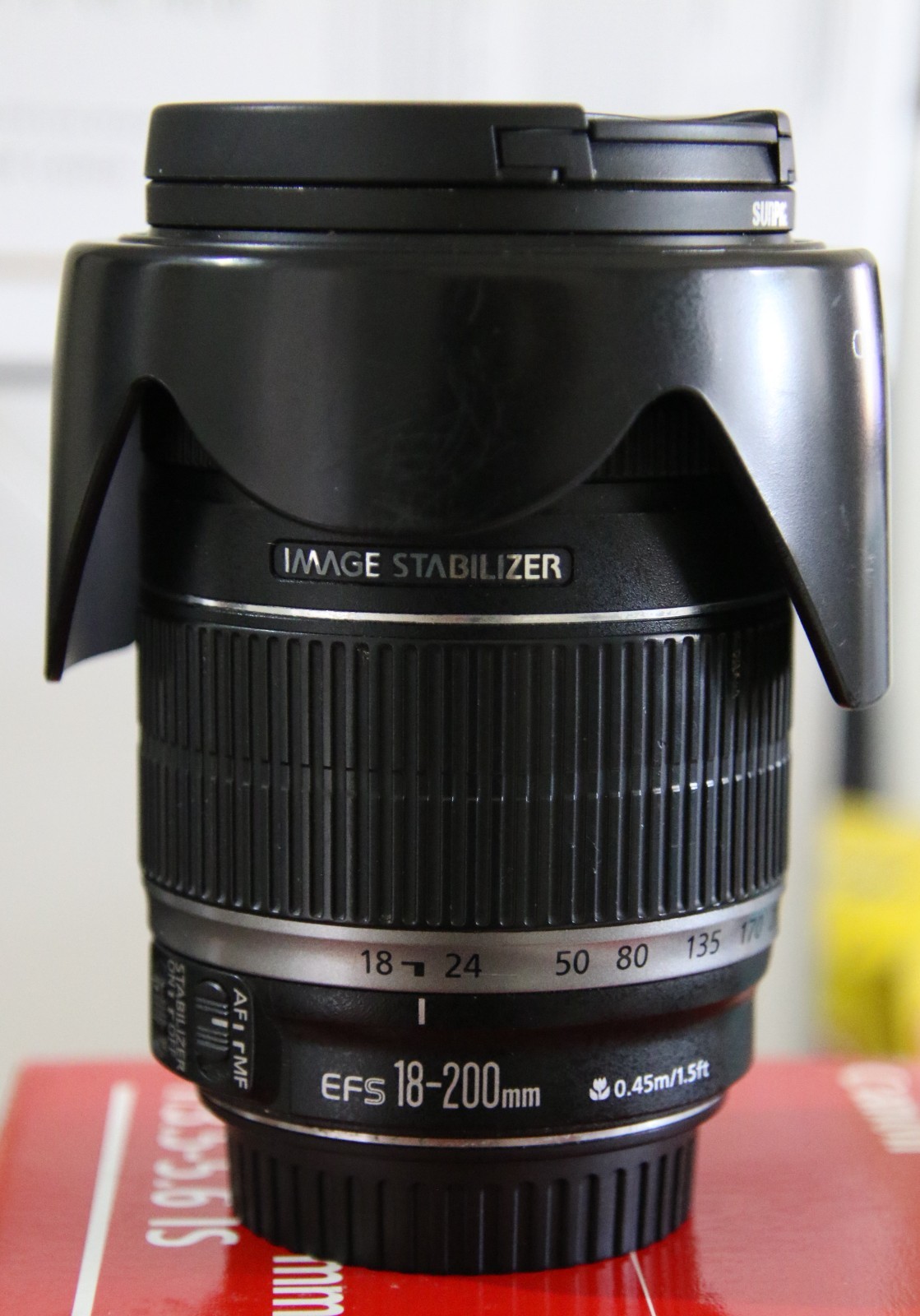 Canon EF-S 18-200mm f/3.5-5.6 IS Zoom Lens APS-C DSLR 72mm Near Mint Canon EF-S 18-200mm f/3.5-5.6 IS Zoom Lens APS-C DSLR 72mm Near Mint