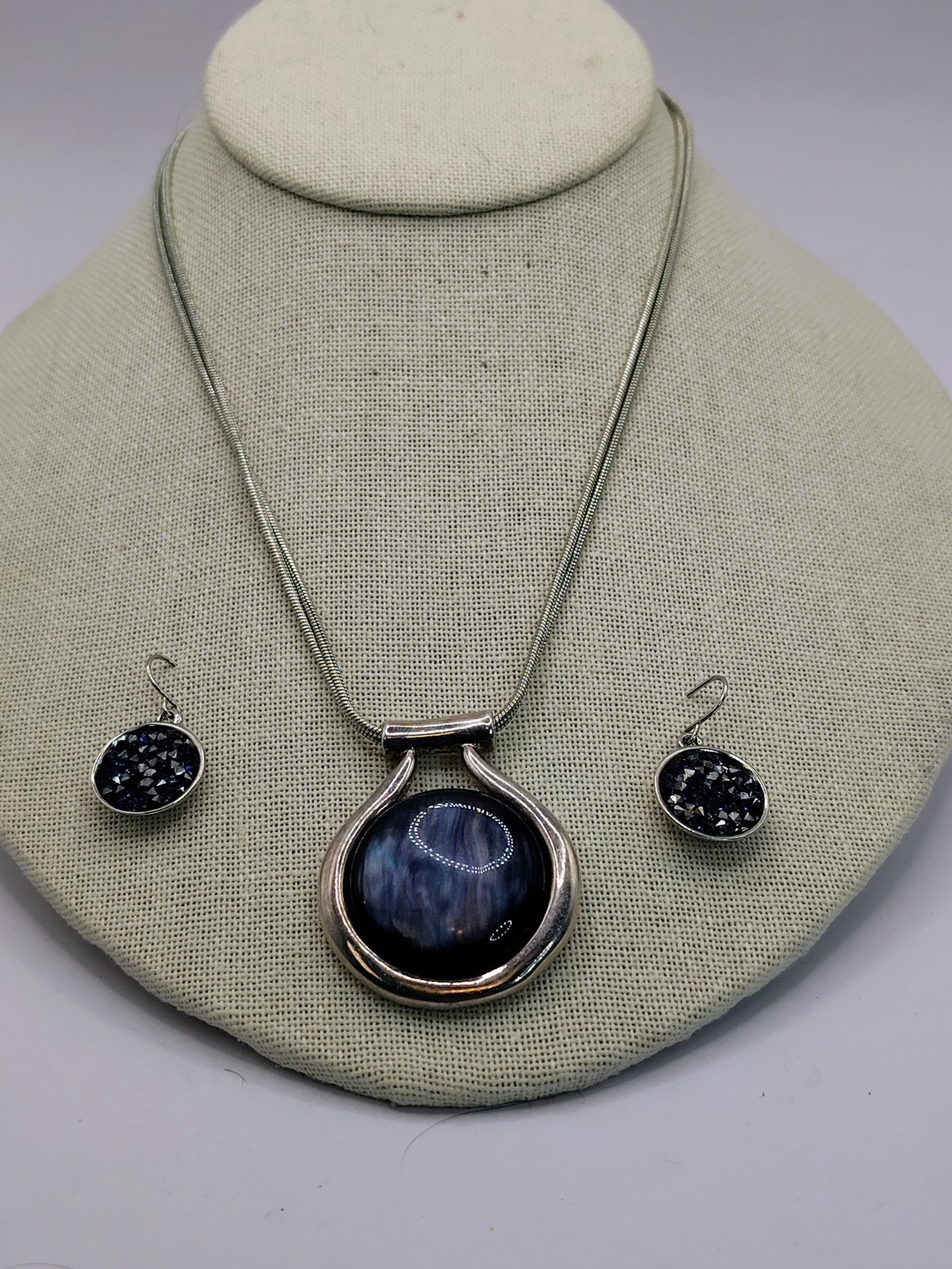 Vintage Signed KC Blue Pendant Necklace Druzy Earring Set (55 characters) Vintage Signed KC Blue Pendant Necklace Druzy Earring Set (55 characters)