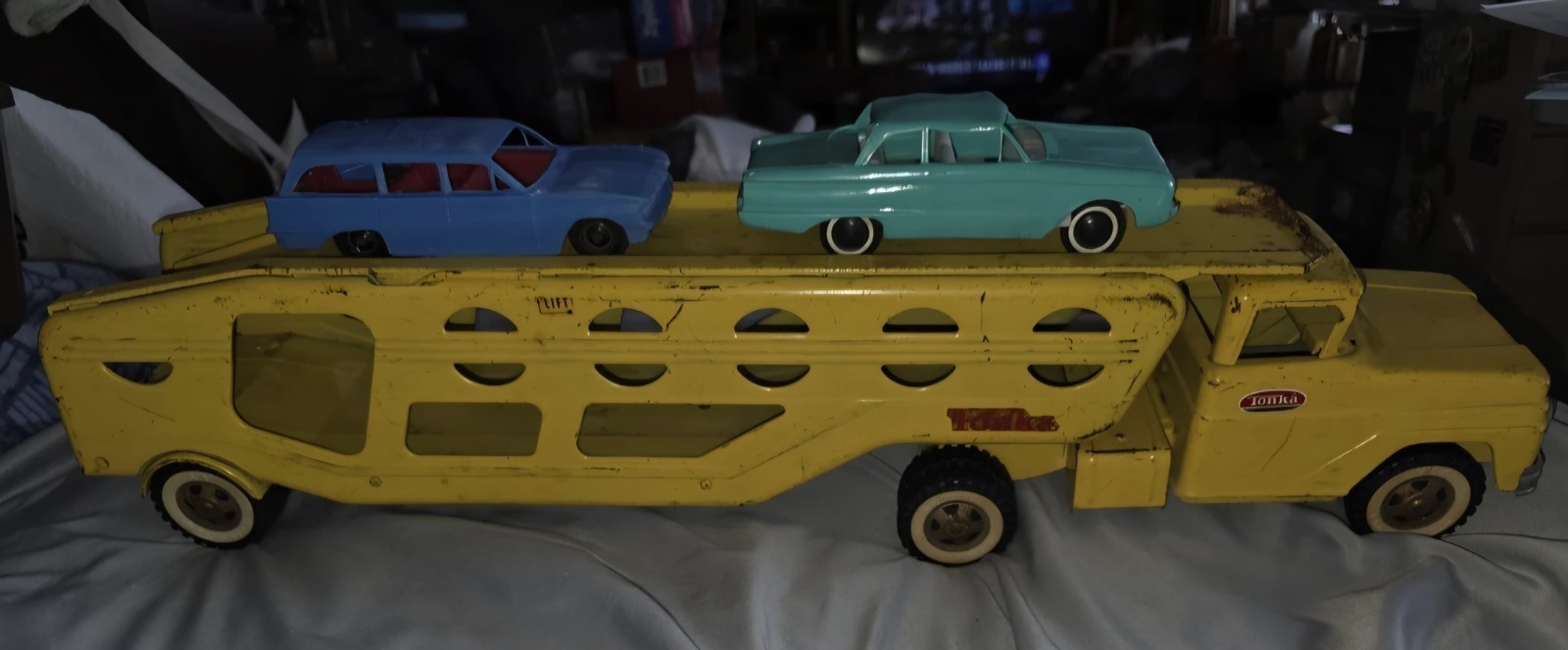 1960 Tonka Car Carrier #40 original condition + 2 rider cars & ramp