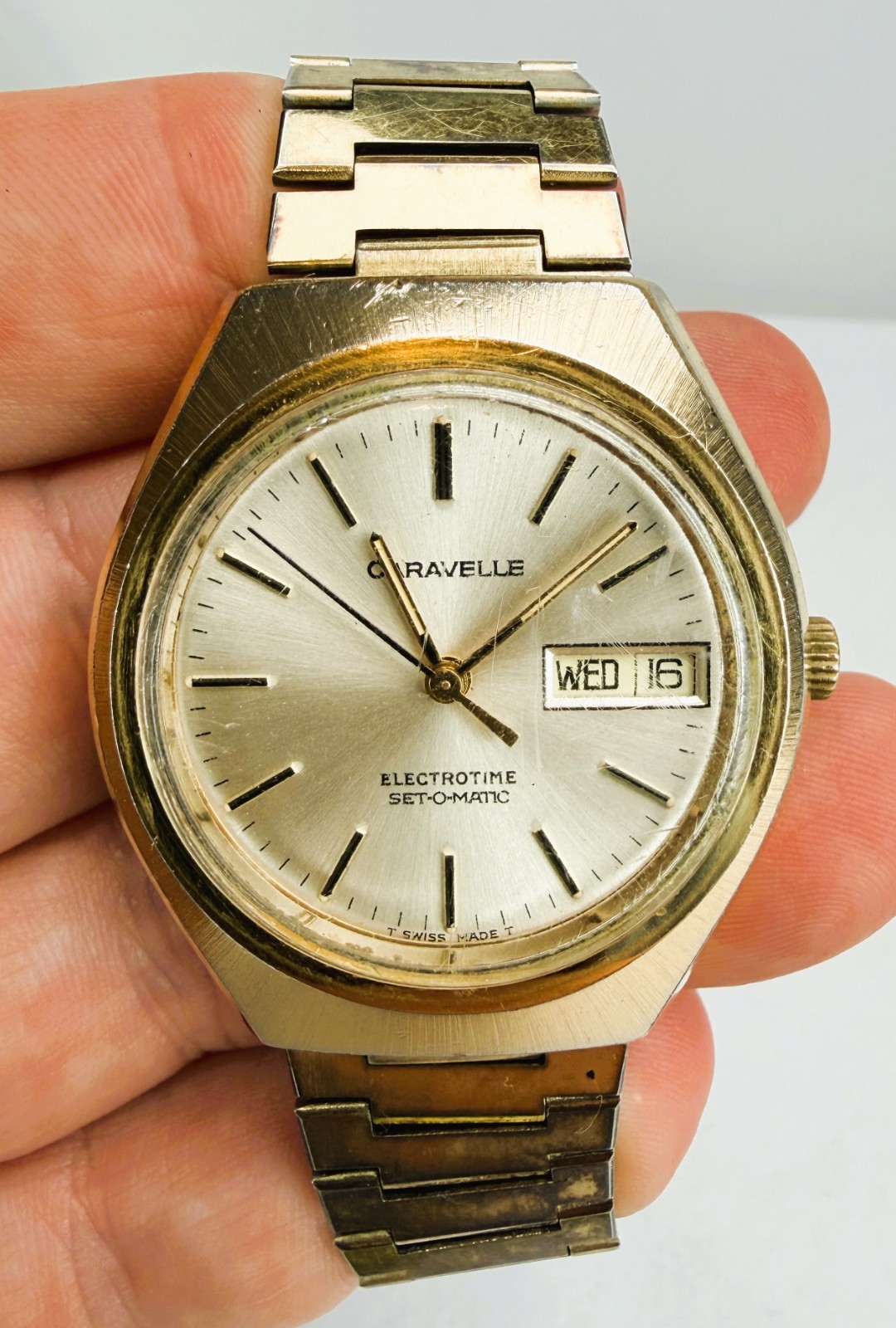 Vintage Caravelle Electrotime Set-O-Matic Watch N8 1978 Day Date Gold Tone Runs