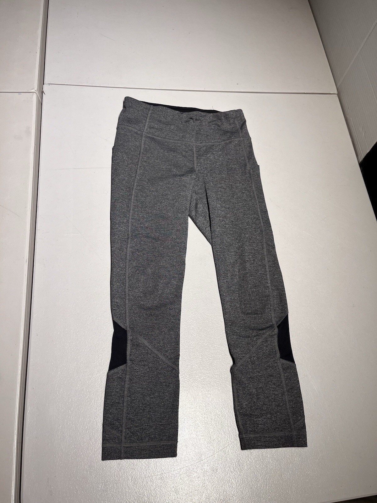 Lululemon Tights Women\'s 2 Fresh Tracks Gray Black Yoga Cropped Pants 23” Inseam Lululemon Tights Women\'s 2 Fresh Tracks Gray Black Yoga Cropped Pants 23” Inseam