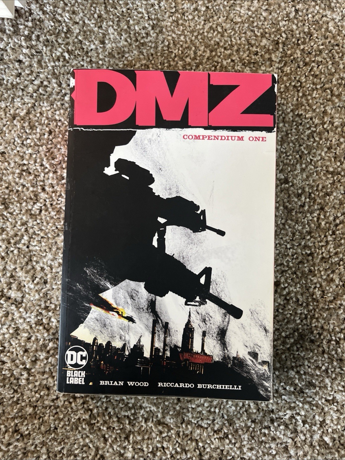 DMZ Compendium One Book - Great Condition DMZ Compendium One Book - Great Condition
