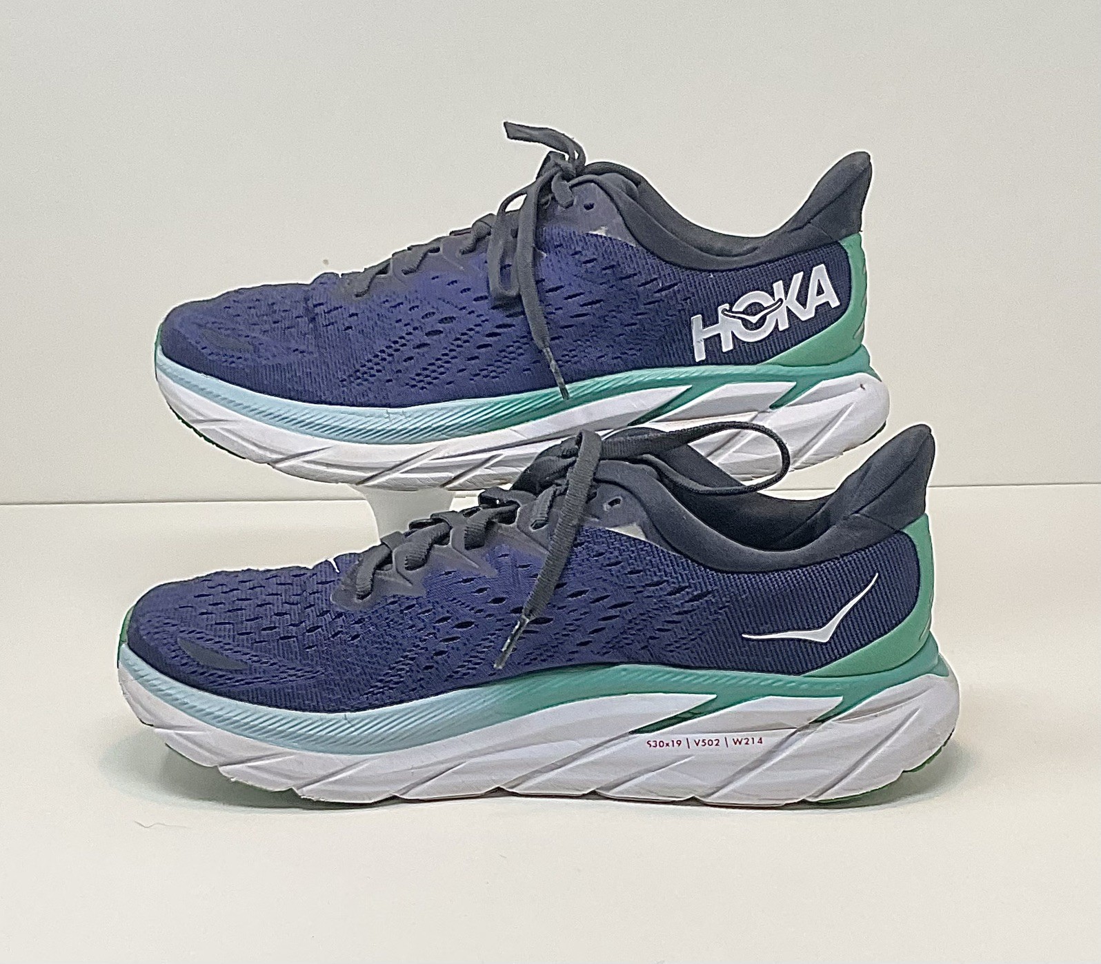Hoka One One Clifton 8 Women’s Running/Walking Shoe 9B Navy blue/Scuba blue GOOD Hoka One One Clifton 8 Women’s Running/Walking Shoe 9B Navy blue/Scuba blue GOOD