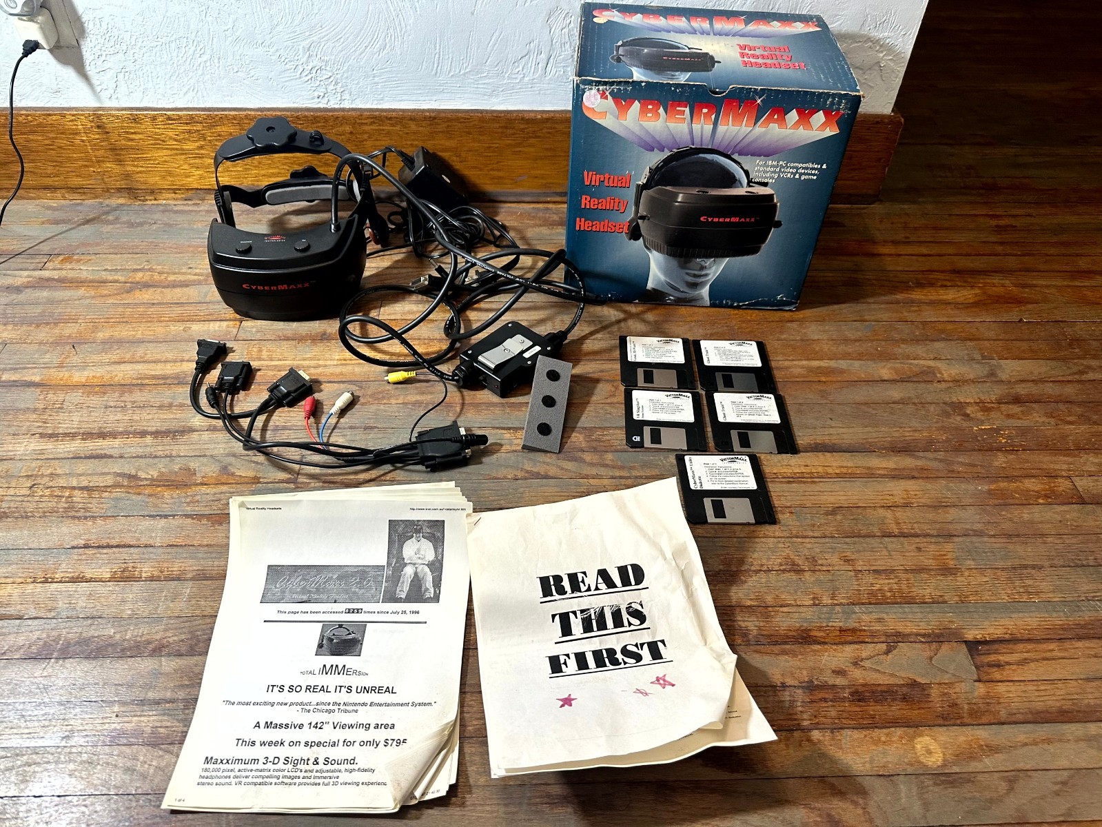 Vtg 1990s VictorMaxx CyberMaxx Virtual Reality Headset VR With Games Untested Vtg 1990s VictorMaxx CyberMaxx Virtual Reality Headset VR With Games Untested