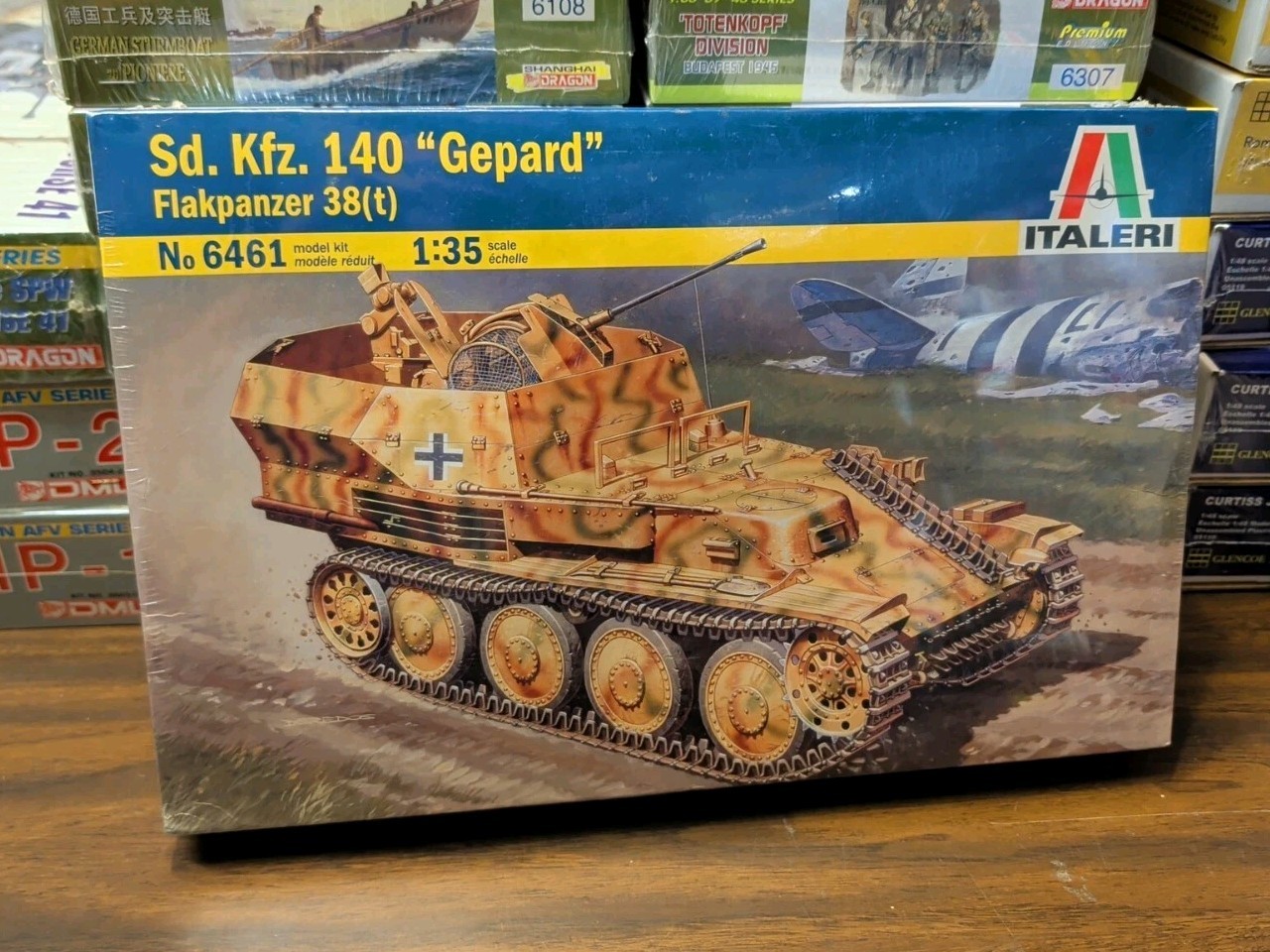 ITALERI Model 1/35 Scale WWII German Sd. Kfz. 140 Gepard Flakpanzer38(t) 6461