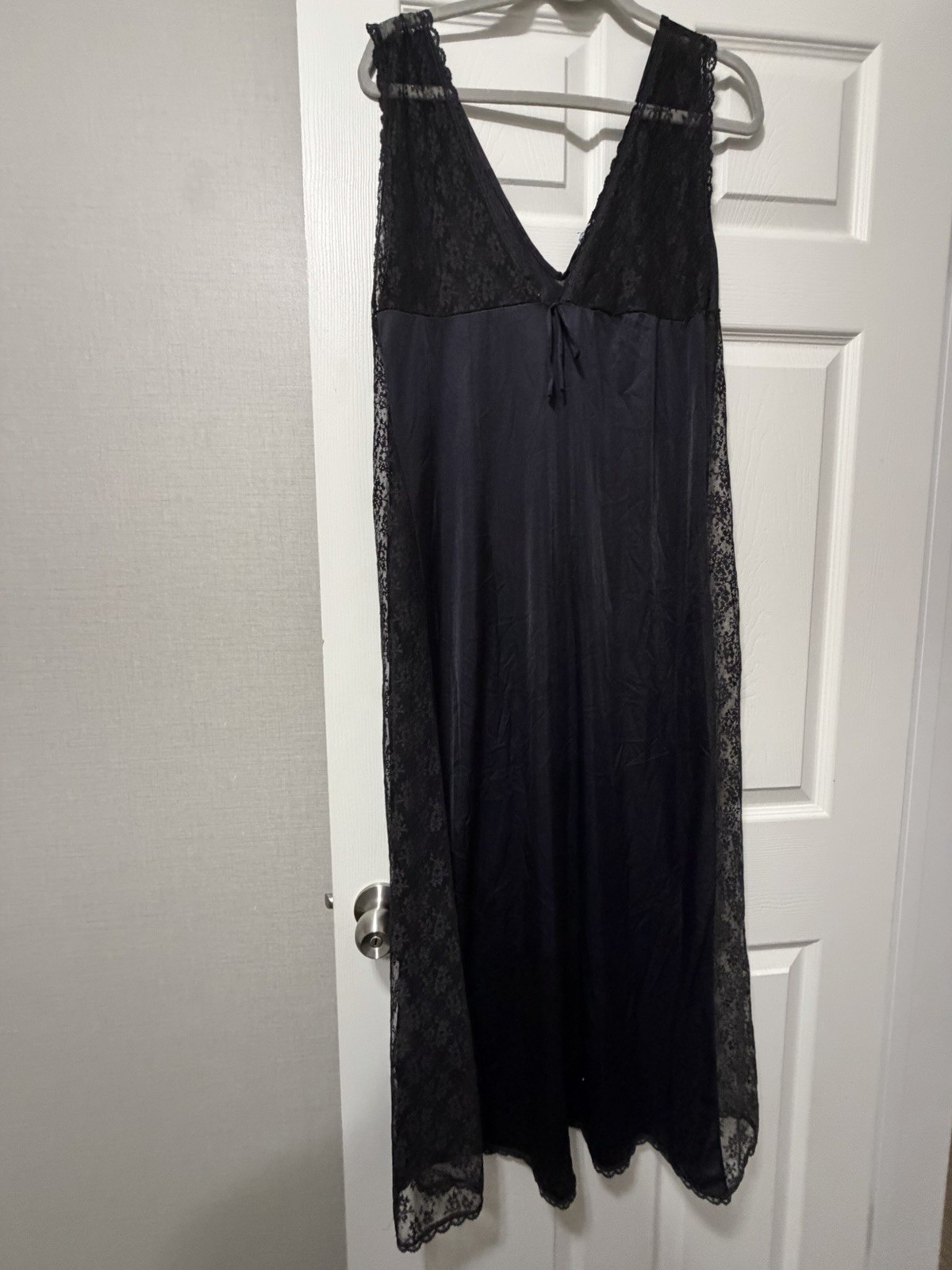 Vintage Brunette Women’s Long Sheet Black Nightgown Neglige Size Large USA Vintage Brunette Women’s Long Sheet Black Nightgown Neglige Size Large USA