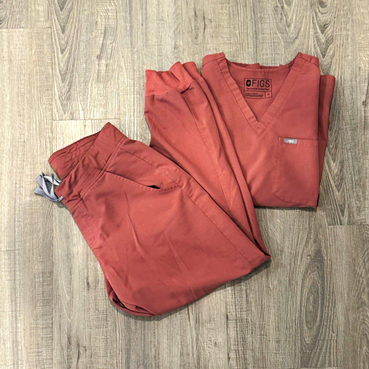 FIGS Women’s M Mauve Pink V-Neck Scrub Top & Jogger Pants Set
