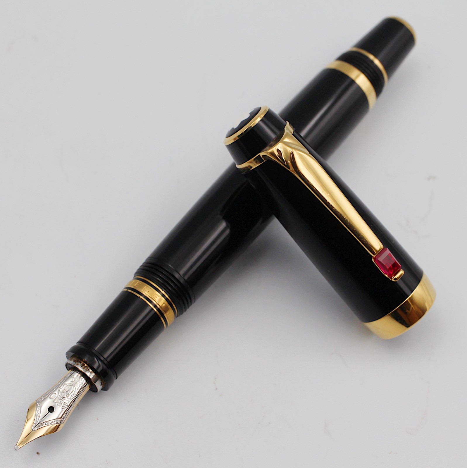 [Excellent] MONTBLANC Boheme Rouge et Noir Fountain Pen 14K 585 M nib, Mid size