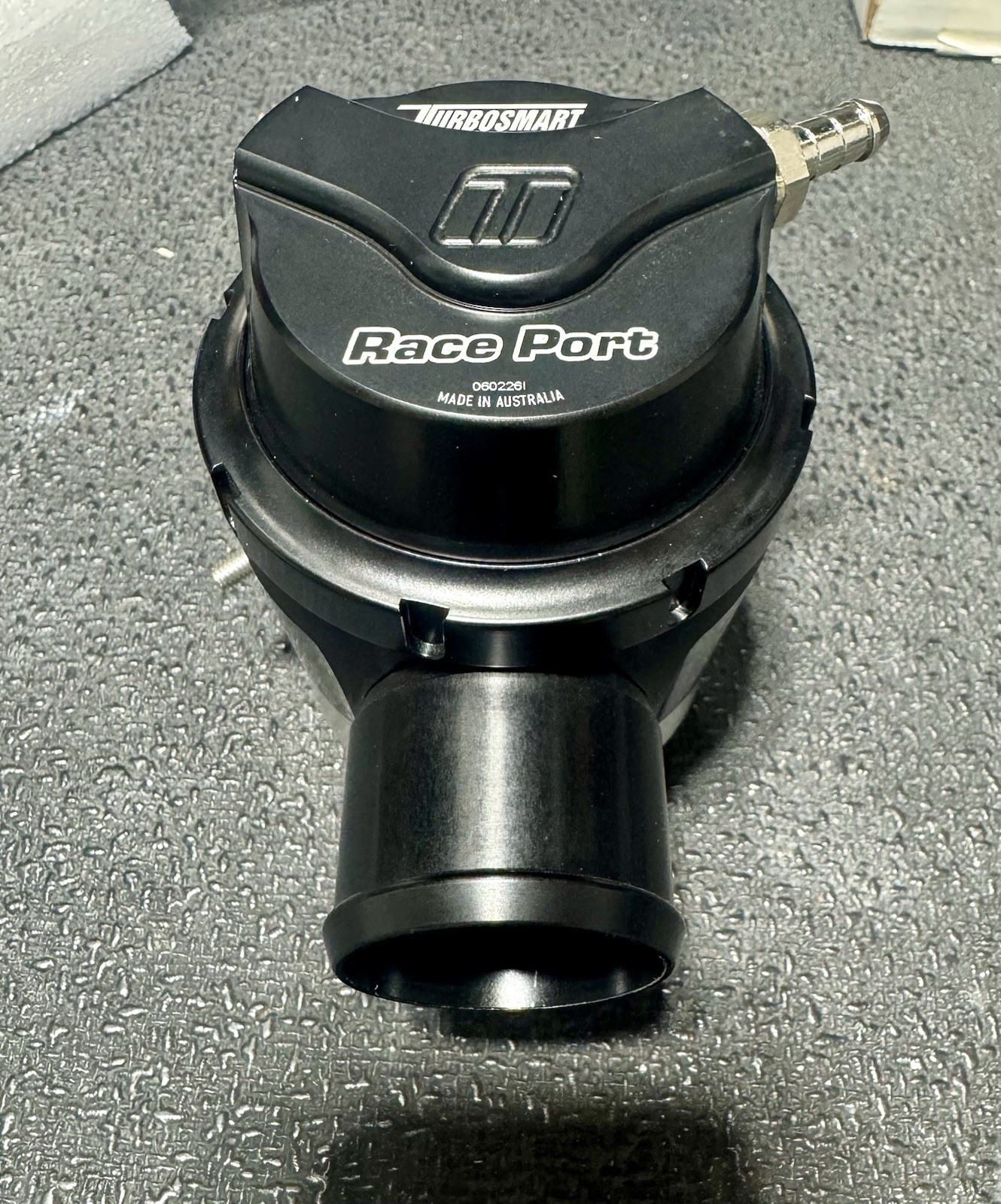 Turbosmart TS-0204-1435 GenV RacePort Plumback, Female/Supercharger, Sleeper