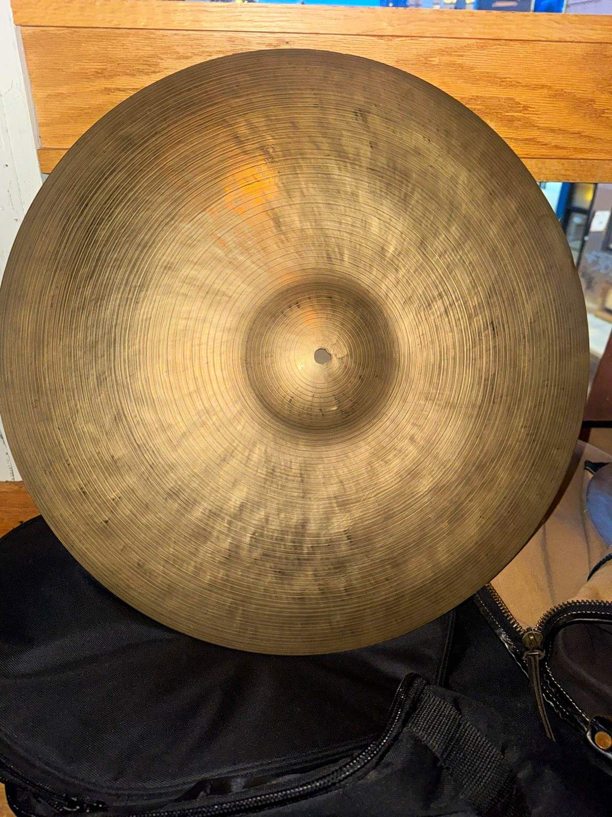 Vintage Zildjian Turkish K. Late 50’s-Early 60’s. 1900 grams. Vintage Zildjian Turkish K. Late 50’s-Early 60’s. 1900 grams.