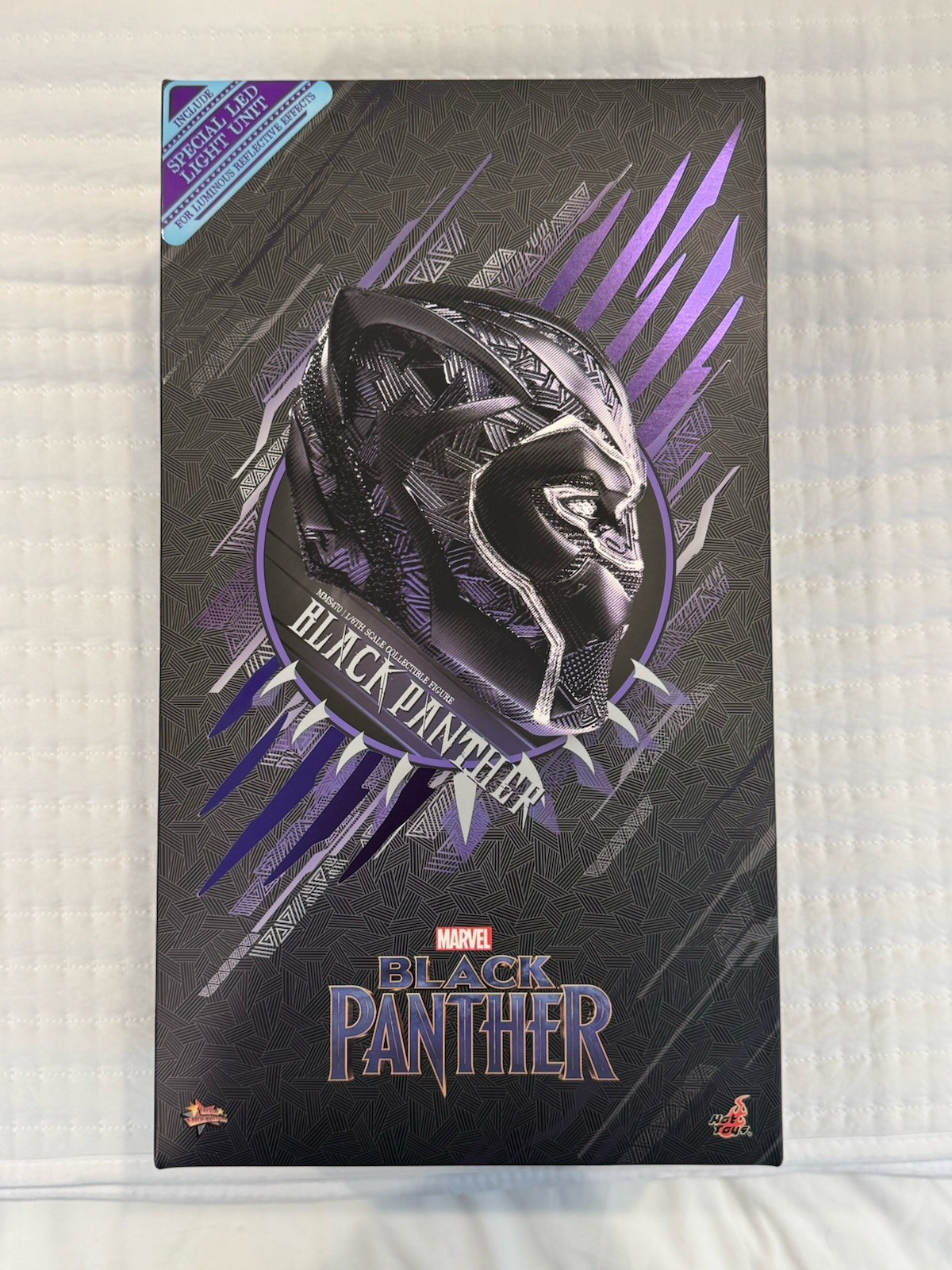 Hot Toys Black Panther 1/6 Scale Action Figure - (MMS470)