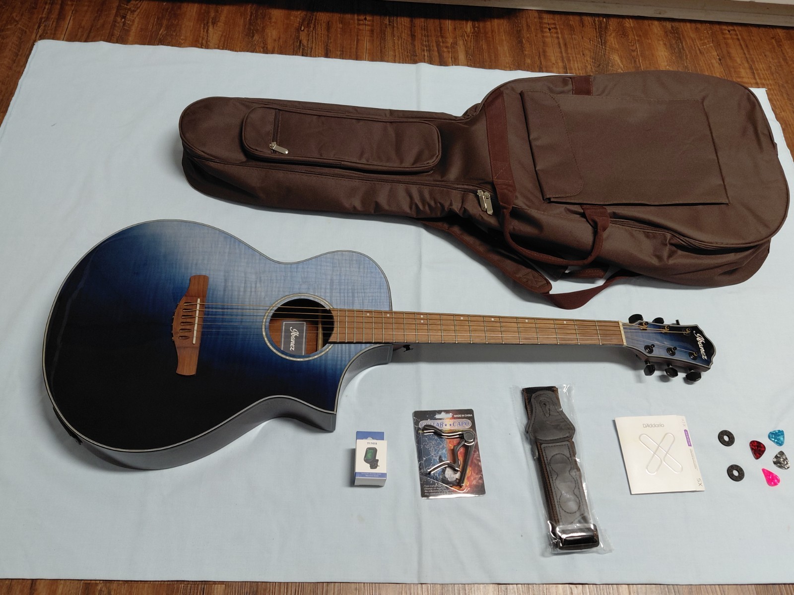 Ibanez AEWC32FM-ISF Acoustic Electric Guitar Indigo Sunset Fade - Near Mint Ibanez AEWC32FM-ISF Acoustic Electric Guitar Indigo Sunset Fade - Near Mint