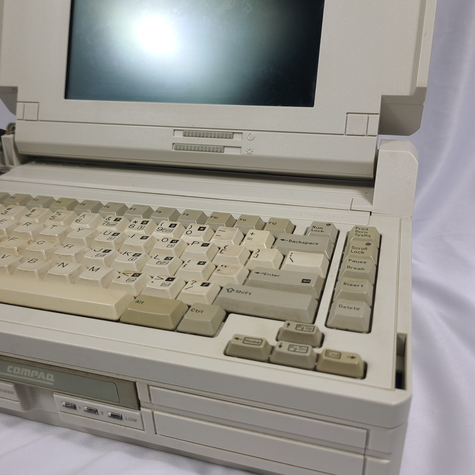 Compaq SLT 286 Portable Vintage Laptop - charger + Compaq Carry Case Compaq SLT 286 Portable Vintage Laptop - charger + Compaq Carry Case
