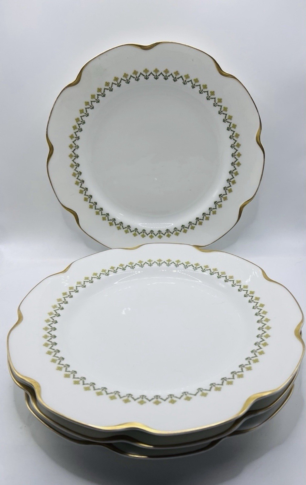 Set of (4) Haviland Limoges France Schleiger Plates 9.5” Green Gold Petal Scroll