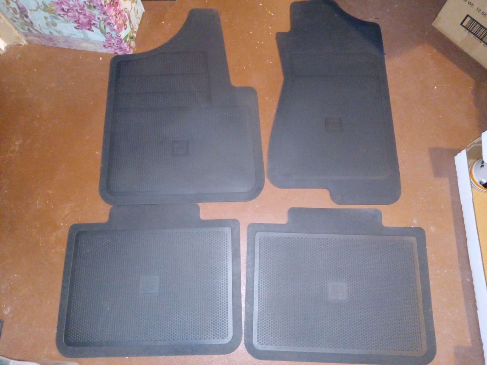 NOS OEM 99-06 Chevy Silverado GMC Sierra GM Extended Cab Rubber Floor Mats Black