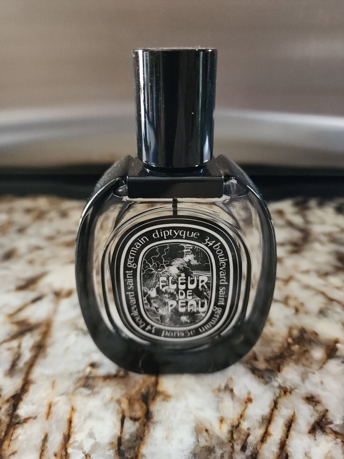 Diptyque FLEUR de PEAU EDP 2.5oz / 75ml Fragrance Paris Diptyque FLEUR de PEAU EDP 2.5oz / 75ml Fragrance Paris