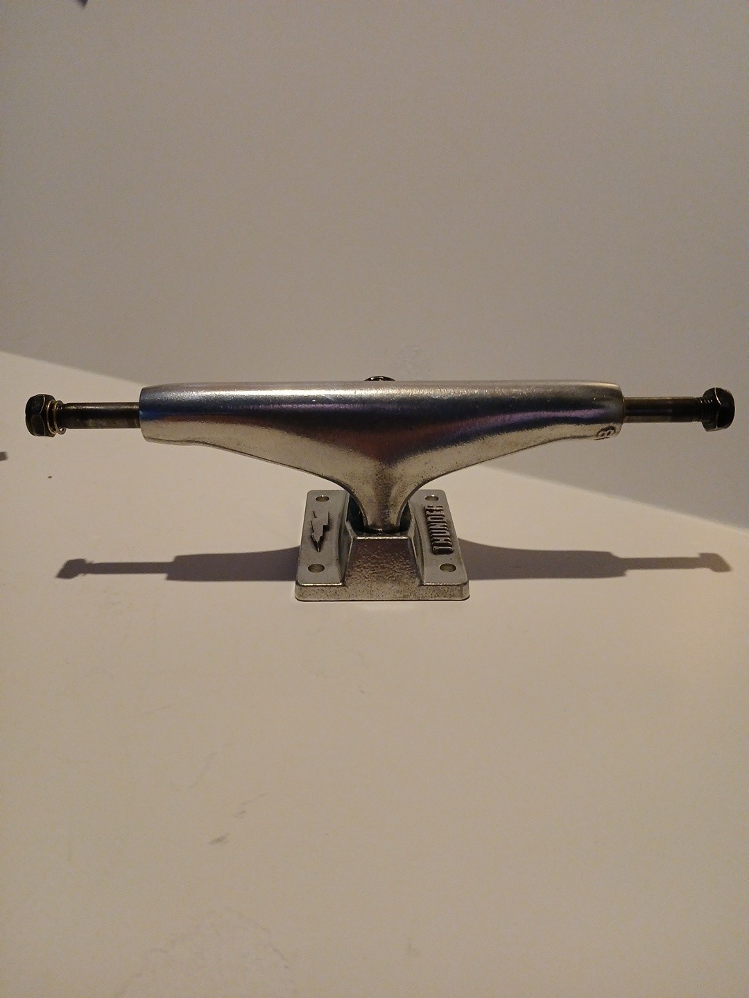 Thunder Skateboard Trucks 148 standard Polished Silver 8.25\ Thunder Skateboard Trucks 148 standard Polished Silver 8.25\