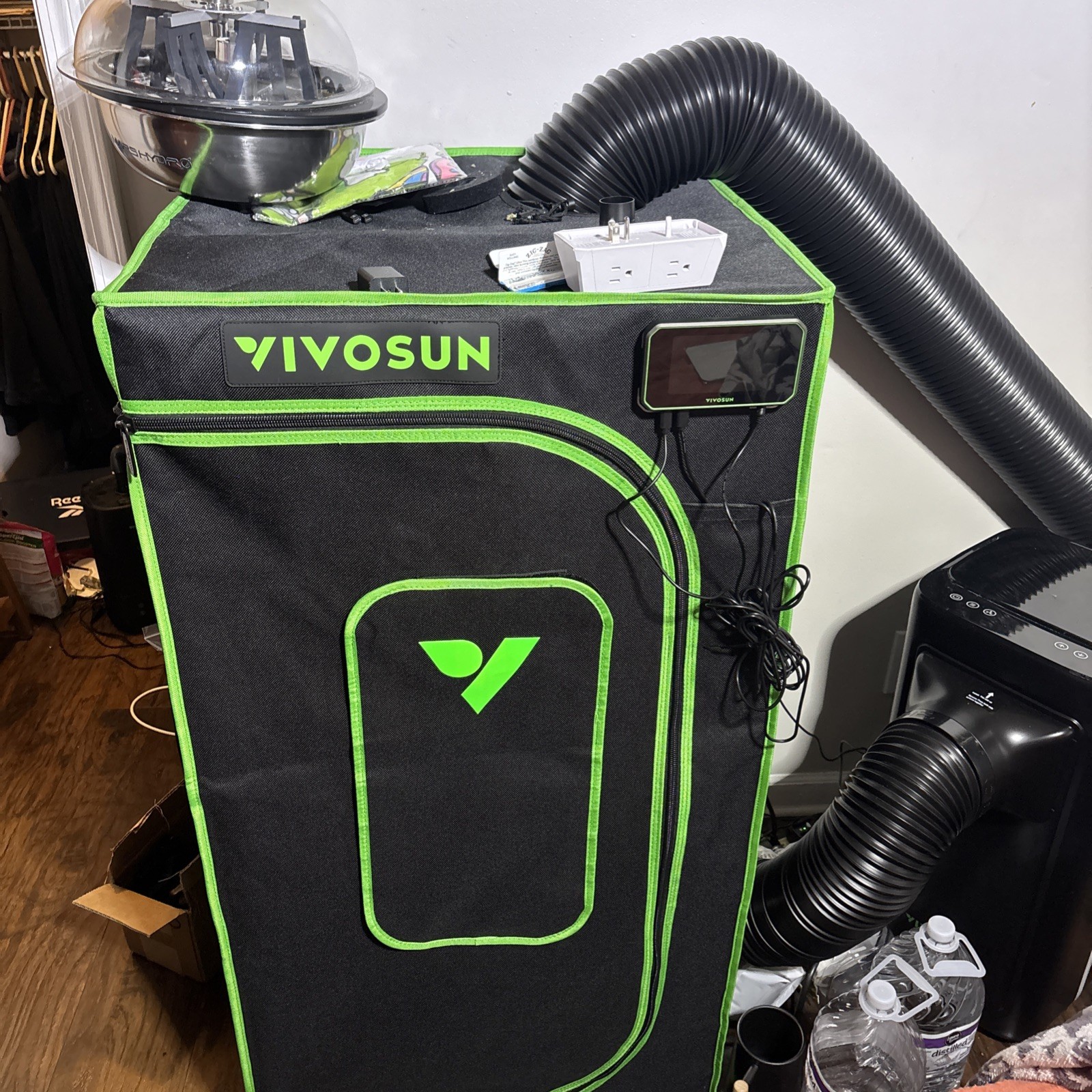 VIVOSUN Grow Tent Bundle Slightly Used VIVOSUN Grow Tent Bundle Slightly Used