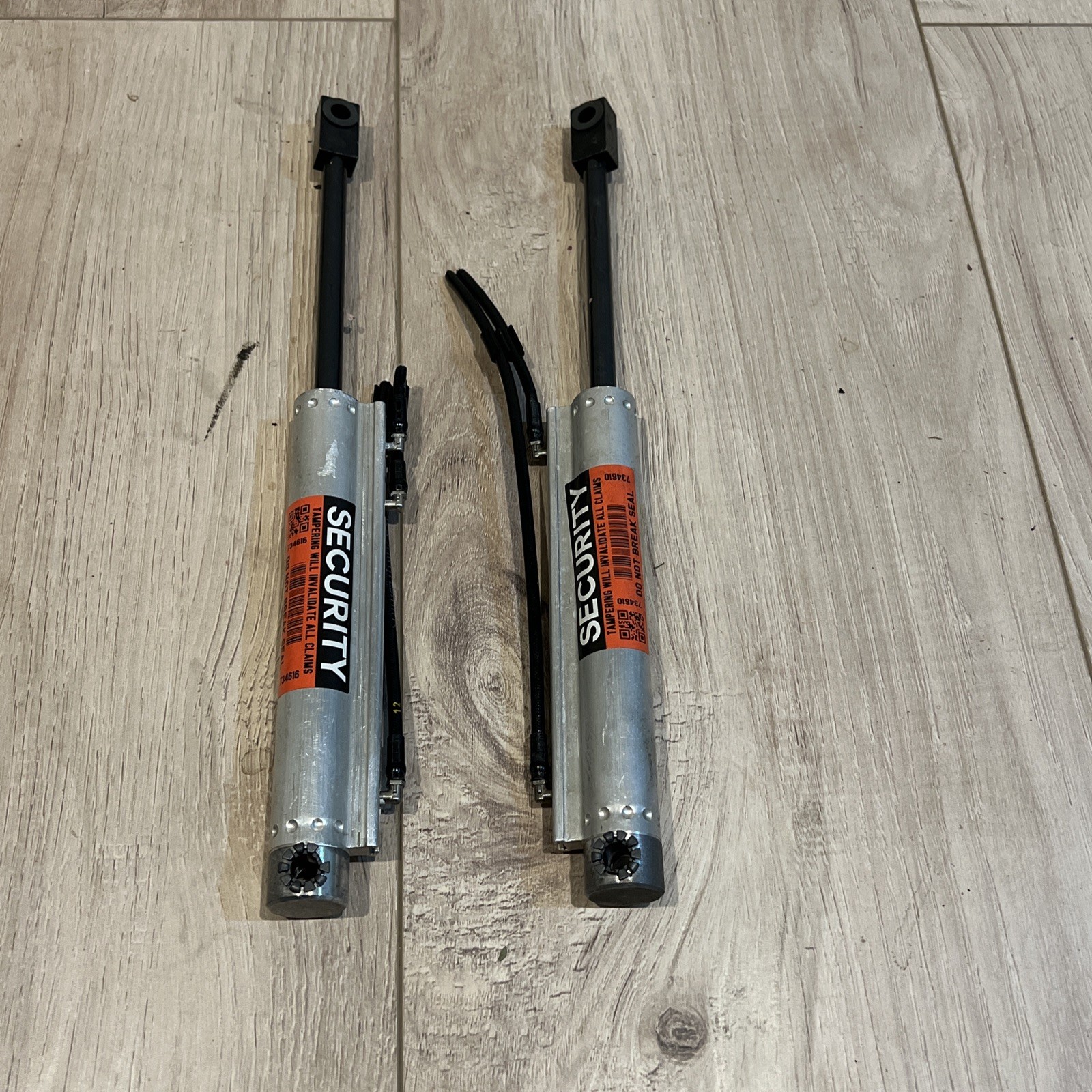 MERCEDES W209 04-09 CLK500 CLK320 CLK350 MAIN TOP HYDRAULIC CYLINDER SET MERCEDES W209 04-09 CLK500 CLK320 CLK350 MAIN TOP HYDRAULIC CYLINDER SET