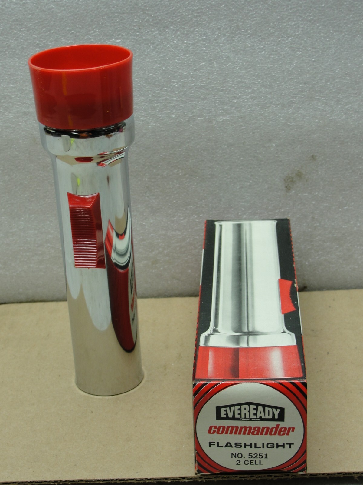 NOS Vintage Eveready Flashlight No. 5251 2 Cell Commander. NOS Vintage Eveready Flashlight No. 5251 2 Cell Commander.