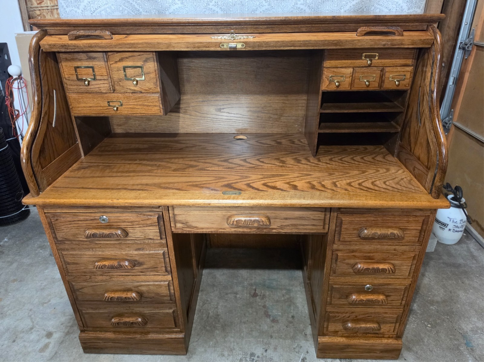 Beautiful Solid Oak Roll Top Computer Desk  VERY WELL KEPT Pick Up Only