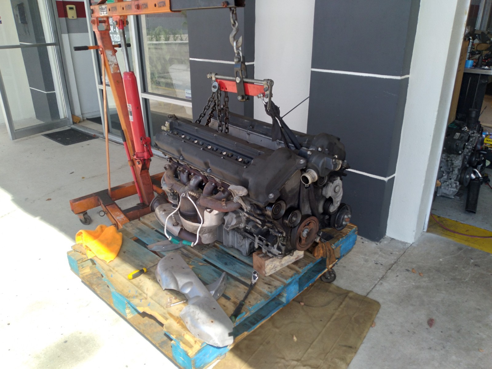 2007 AstonMartin DB9 V12 Engine 2007 AstonMartin DB9 V12 Engine