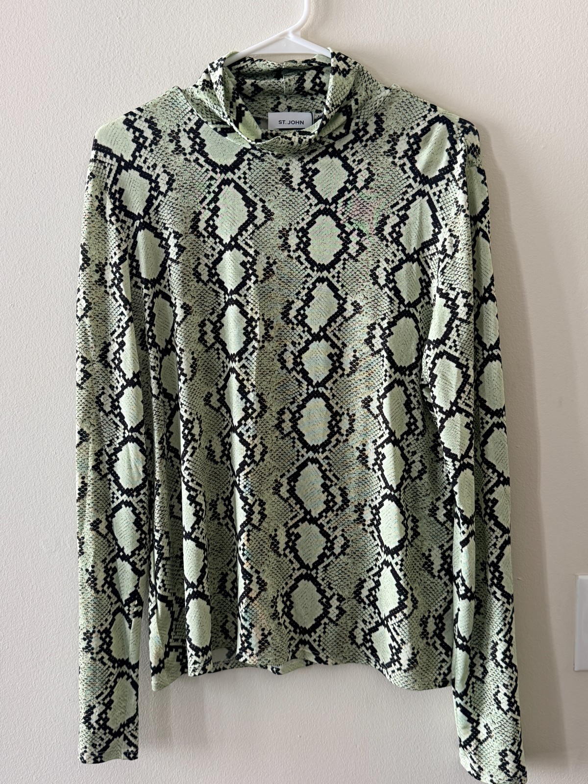 BNWT ST. JOHN WHITE LABEL COLLECTION MULTI PRINT STRETCH BLOUSE LARGE BNWT ST. JOHN WHITE LABEL COLLECTION MULTI PRINT STRETCH BLOUSE LARGE