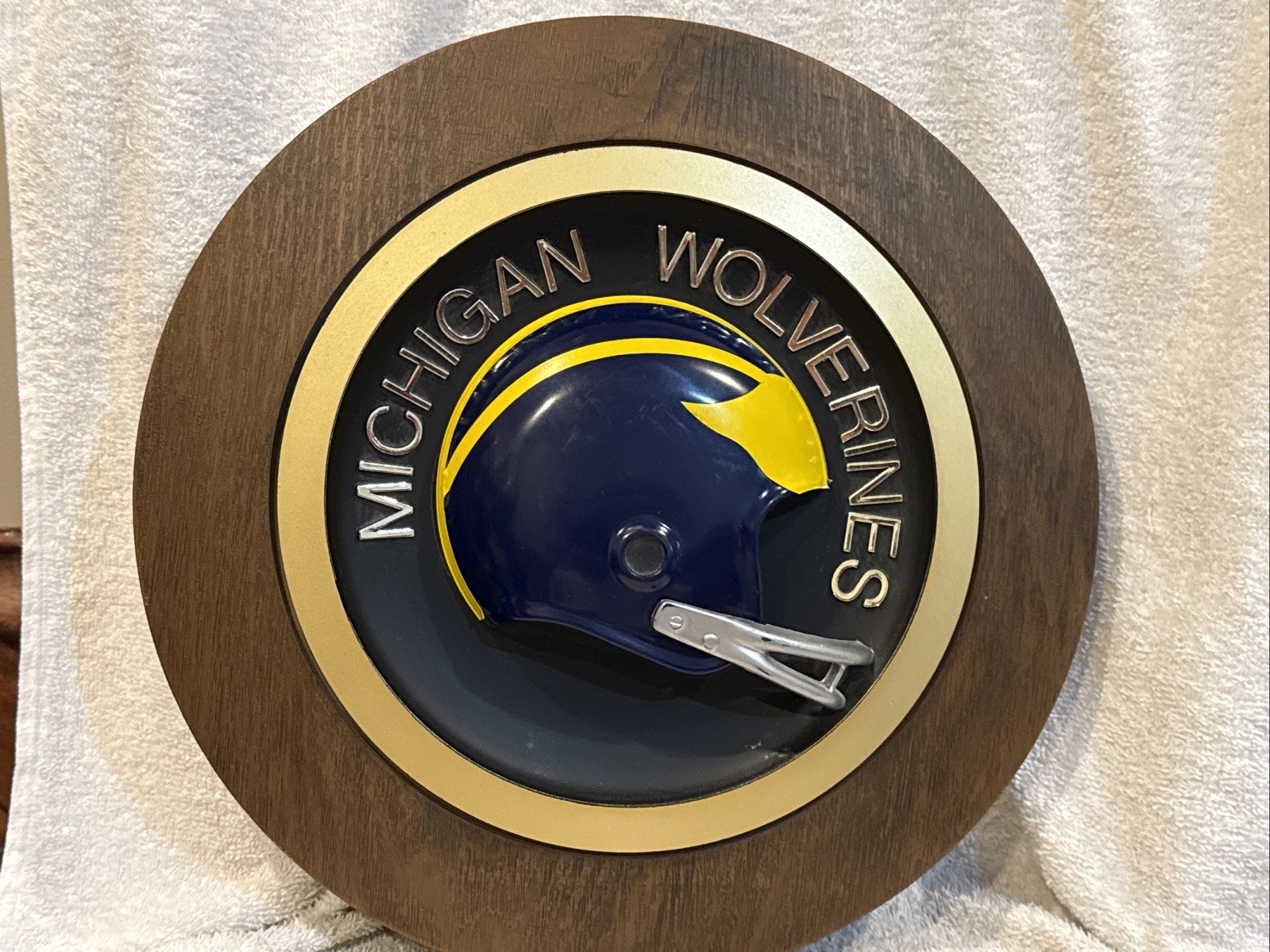 RARE 1970\'s Michigan Wolverines Round Football Helmet Plaque, AWESOME PIECE