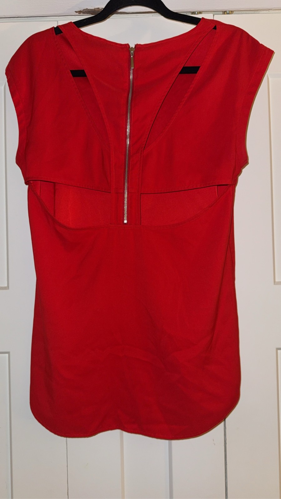 Express Women\'s Red Sleeveless Blouse Size M Cut Out Back Zip Top Express Women\'s Red Sleeveless Blouse Size M Cut Out Back Zip Top