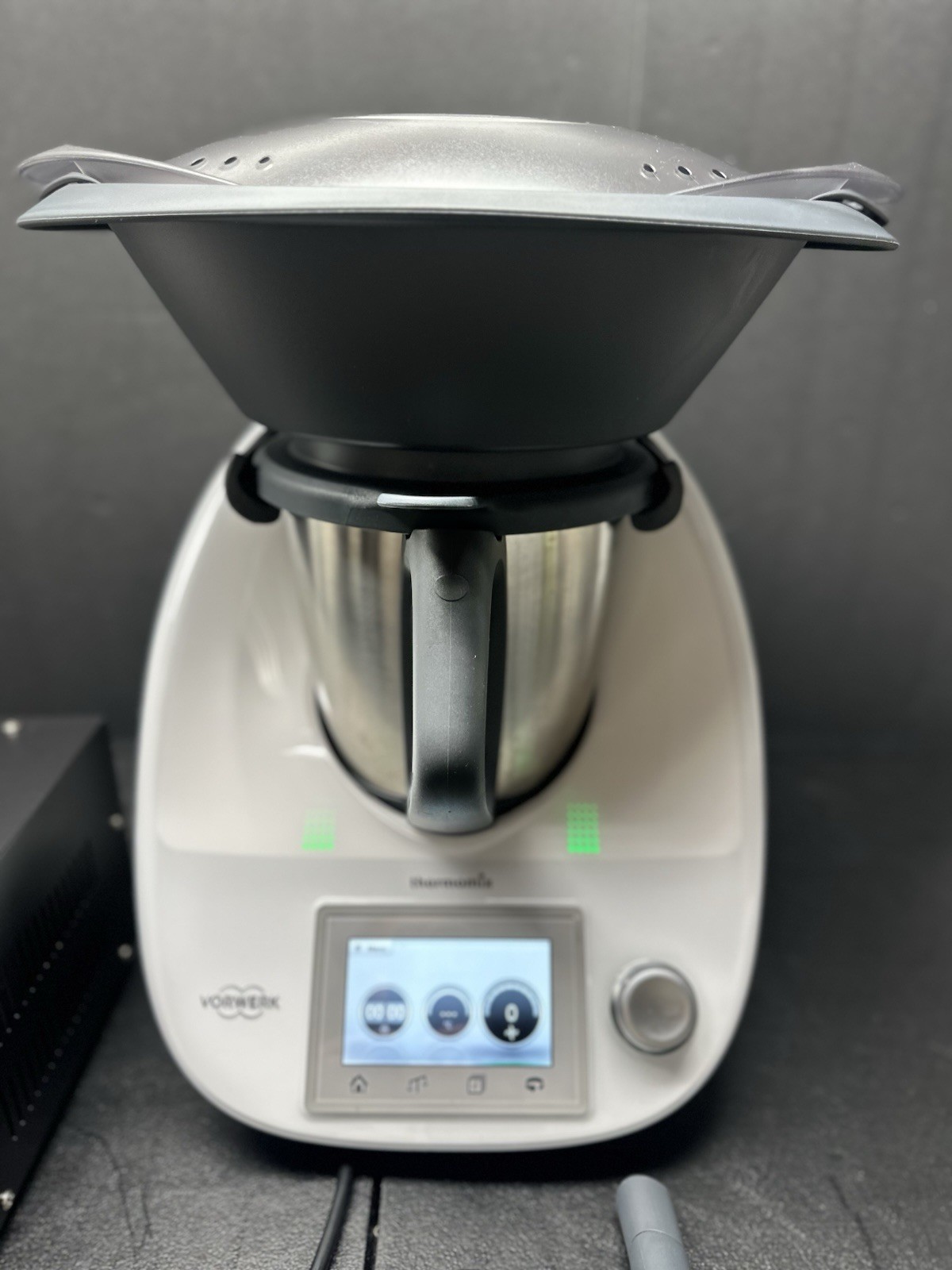 Thermomix TM5 Food Processor 220-240V w/ Varoma Accessories & 2000W Transformer