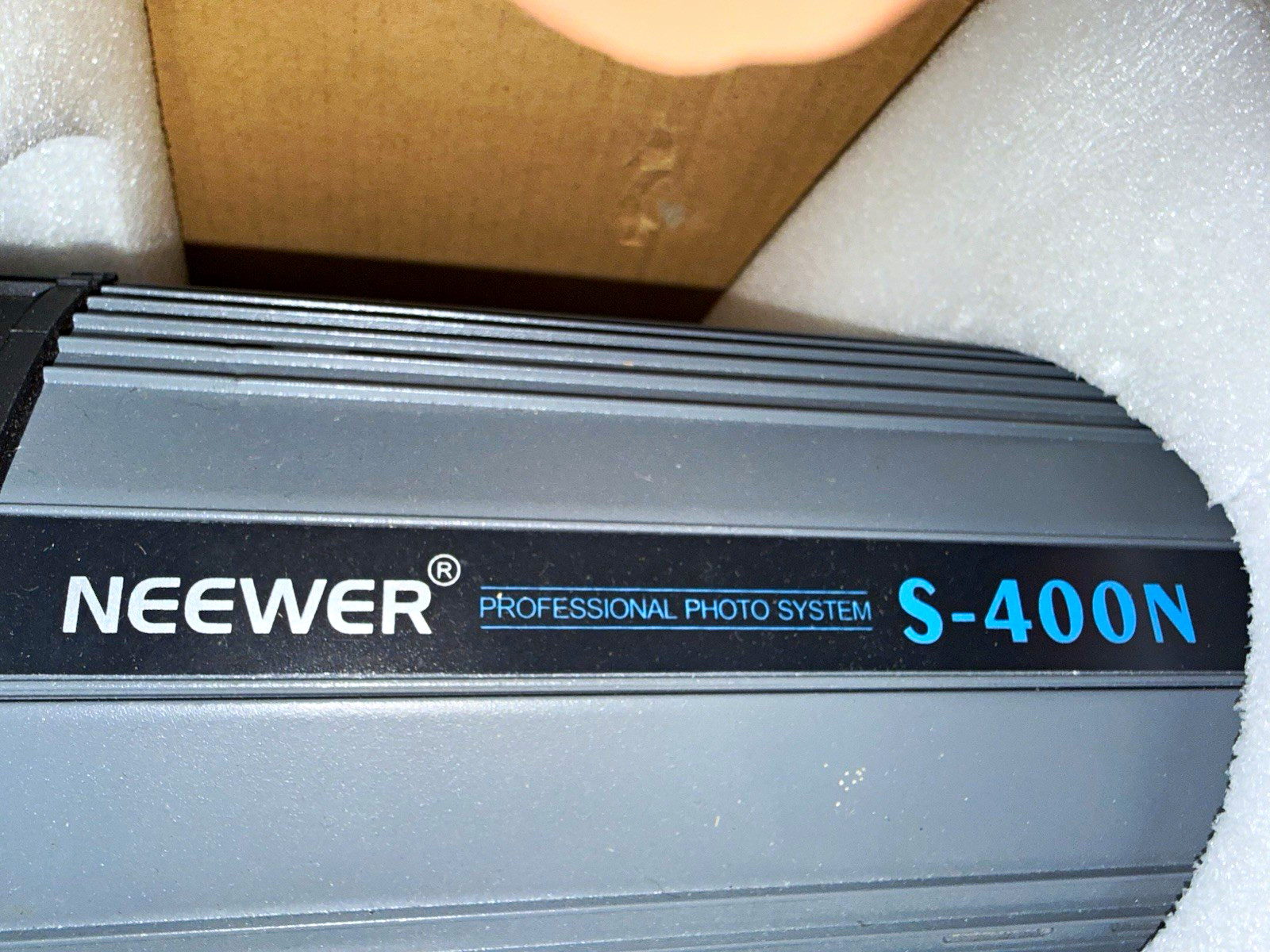 Neewer S-400N 400W Studio Monolight Flash, Built-In Slave Cell, 110V Neewer S-400N 400W Studio Monolight Flash, Built-In Slave Cell, 110V