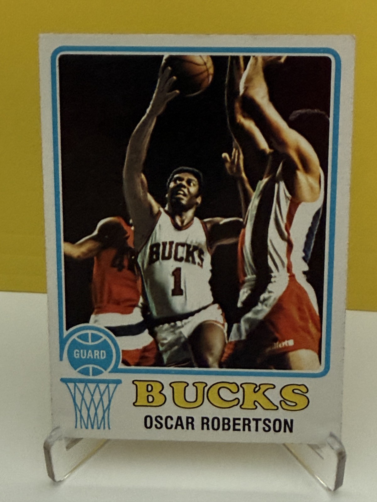 1973-74 Topps - Oscar Robertson #70 - Milwaukee Bucks - VG-EX