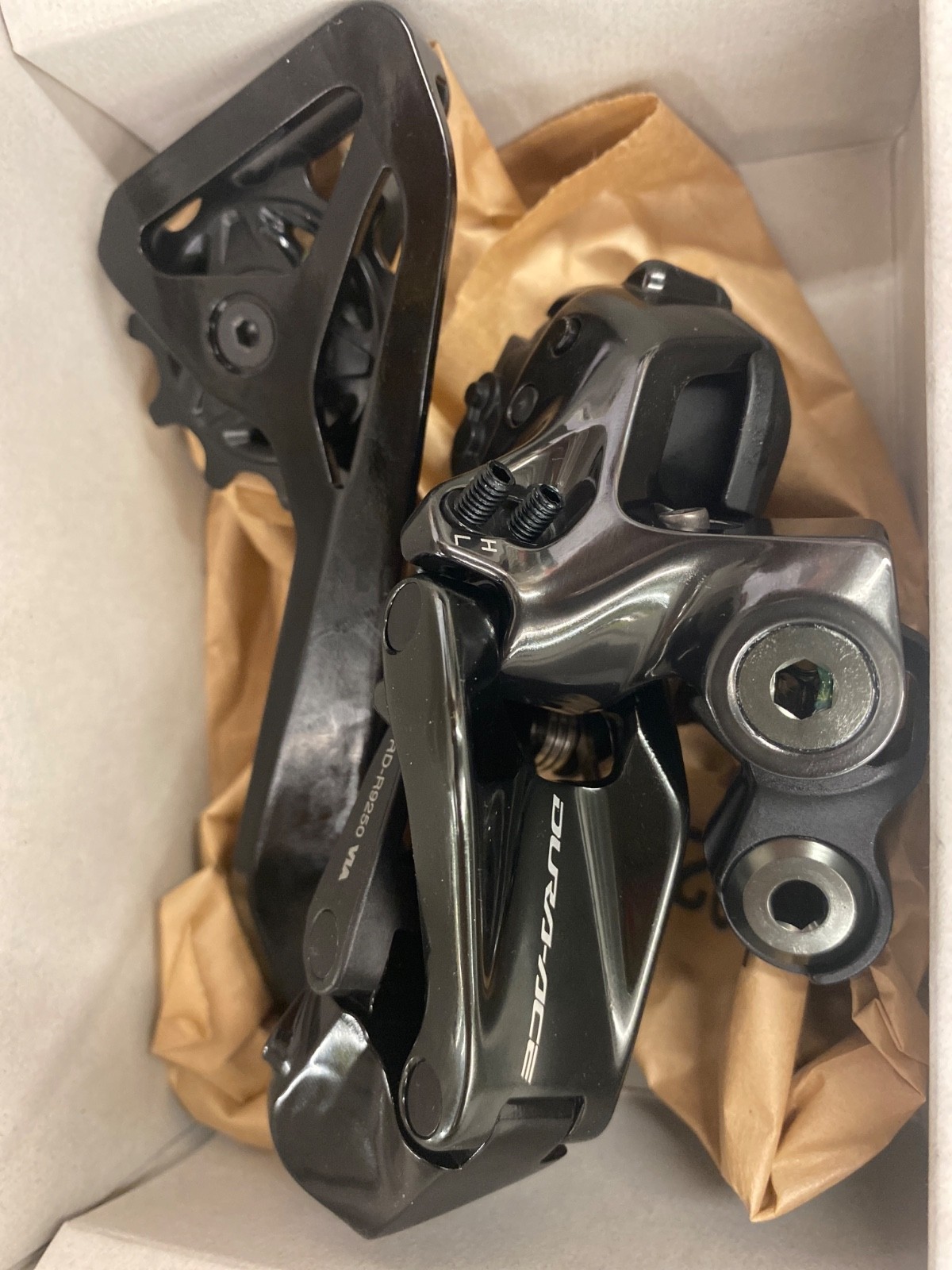 Shimano Dura-Ace Di2 12-Speed Rear Derailleur (RD-R9250) Shimano Dura-Ace Di2 12-Speed Rear Derailleur (RD-R9250)