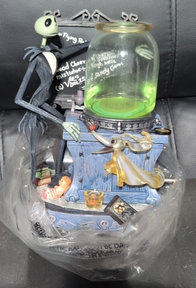 Disney's Nightmare Before Christmas ~ JACK'S SCIENCE PROJECT Musical Water Globe