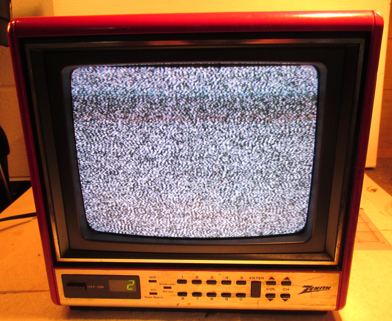 Zenith LM8833 9-Inch Red/Black Portable Color Cube CRT TV Retro Display Tested Zenith LM8833 9-Inch Red/Black Portable Color Cube CRT TV Retro Display Tested