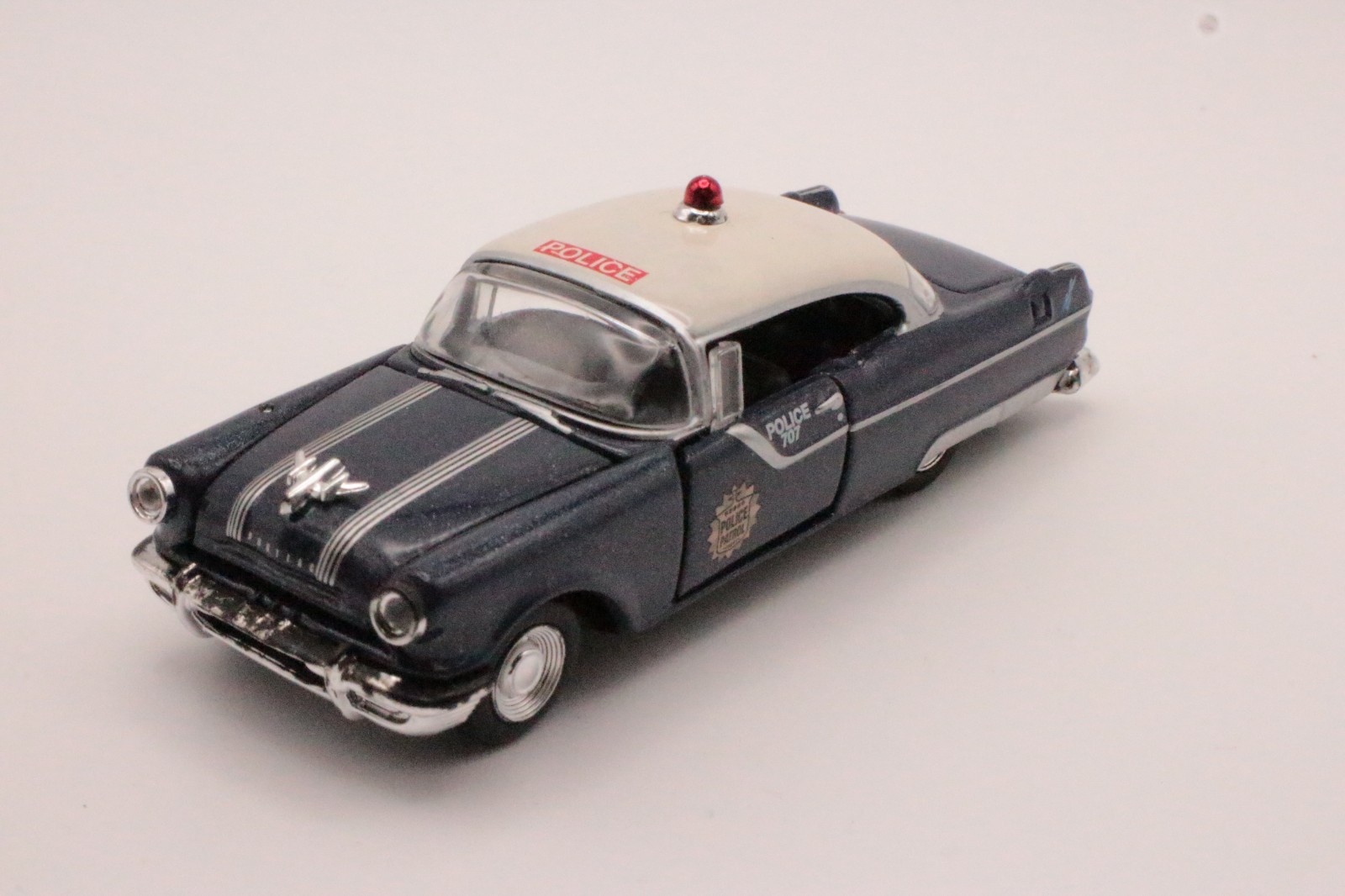 M2 Machines 1955 Pontiac Star Chief Police Patrol Blue White 1:64 Loose