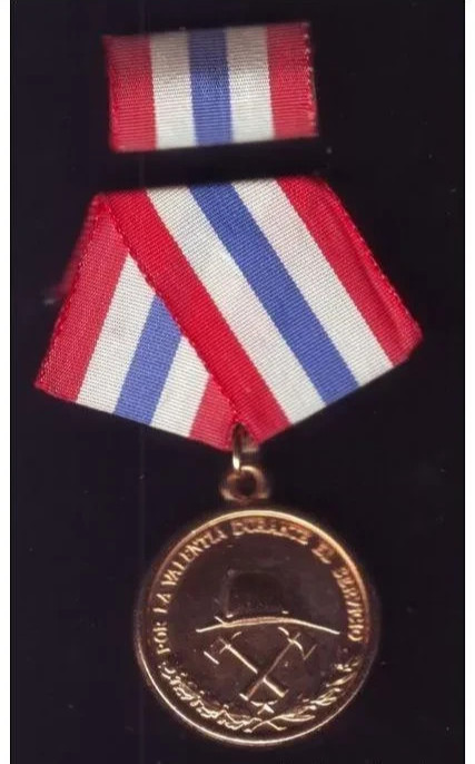 RARE VINTAGE CUBAN ORDEN MEDAL FIREFIGHTING 1 CLASS REVOLUTION REPUBLIC AWARD