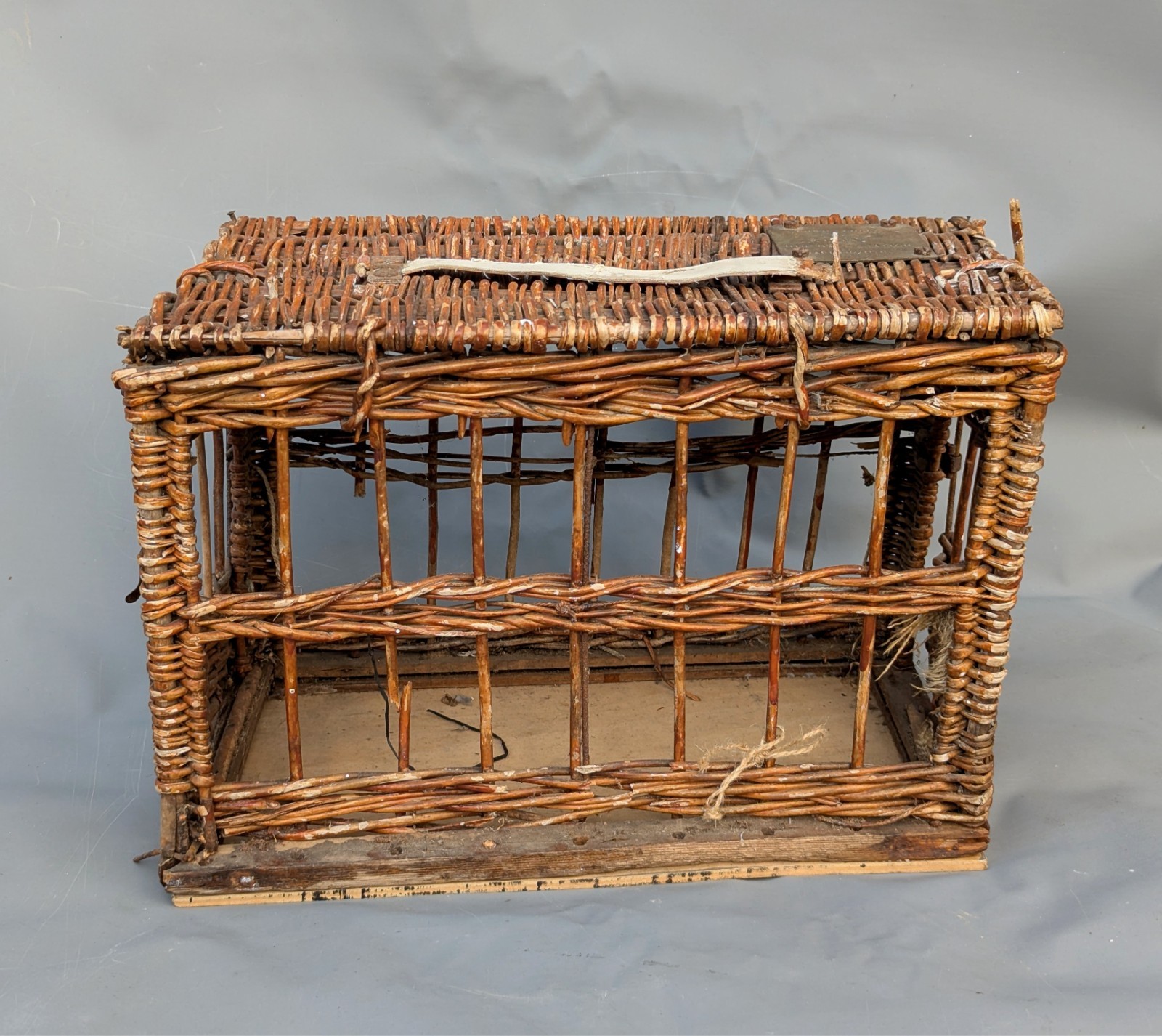 Antique wicker pigeon racing carry box, basket, 19th Century 