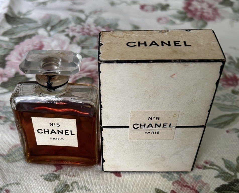 Chanel No. 5 Paris Extrait Perfume Bottle with Original Box Packaging Chanel No. 5 Paris Extrait Perfume Bottle with Original Box Packaging