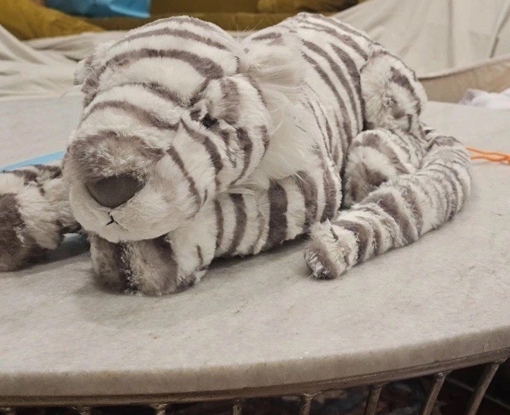 Authentic Jellycat Sacha Snow Tiger - Large BNWT Comes With Dust Bag