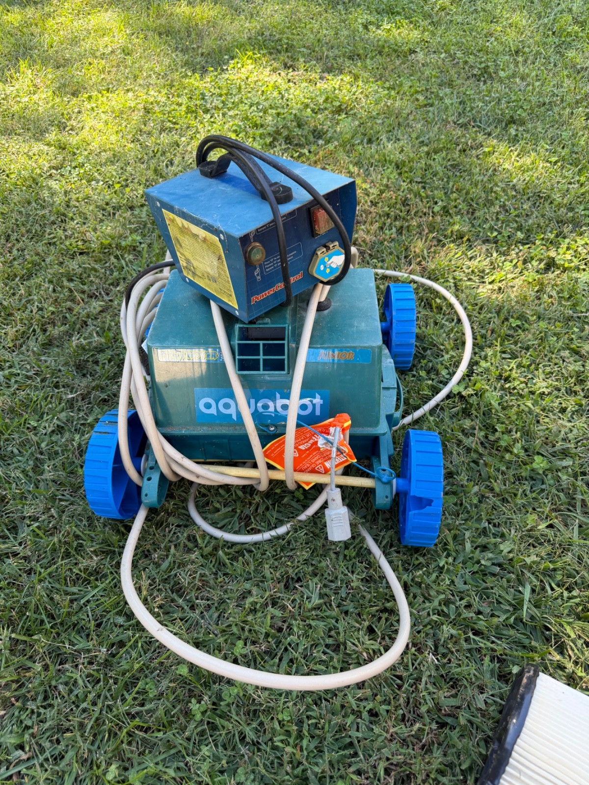 POOL360 | Aquabot Pool Rover Junior Above Ground Robotic Pool Cleaner