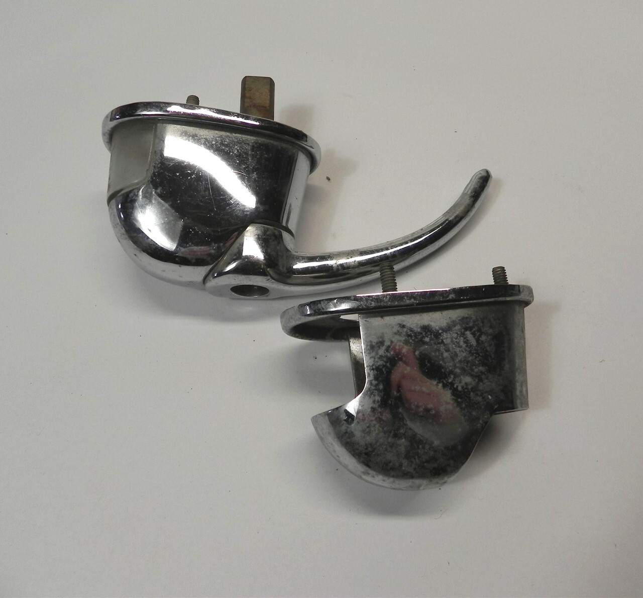 1947-48 KAISER FRAZER | *NOS* TRUNK HANDLE ASSEMBLY, SWIVEL TYPE 1947-48 KAISER FRAZER | *NOS* TRUNK HANDLE ASSEMBLY, SWIVEL TYPE