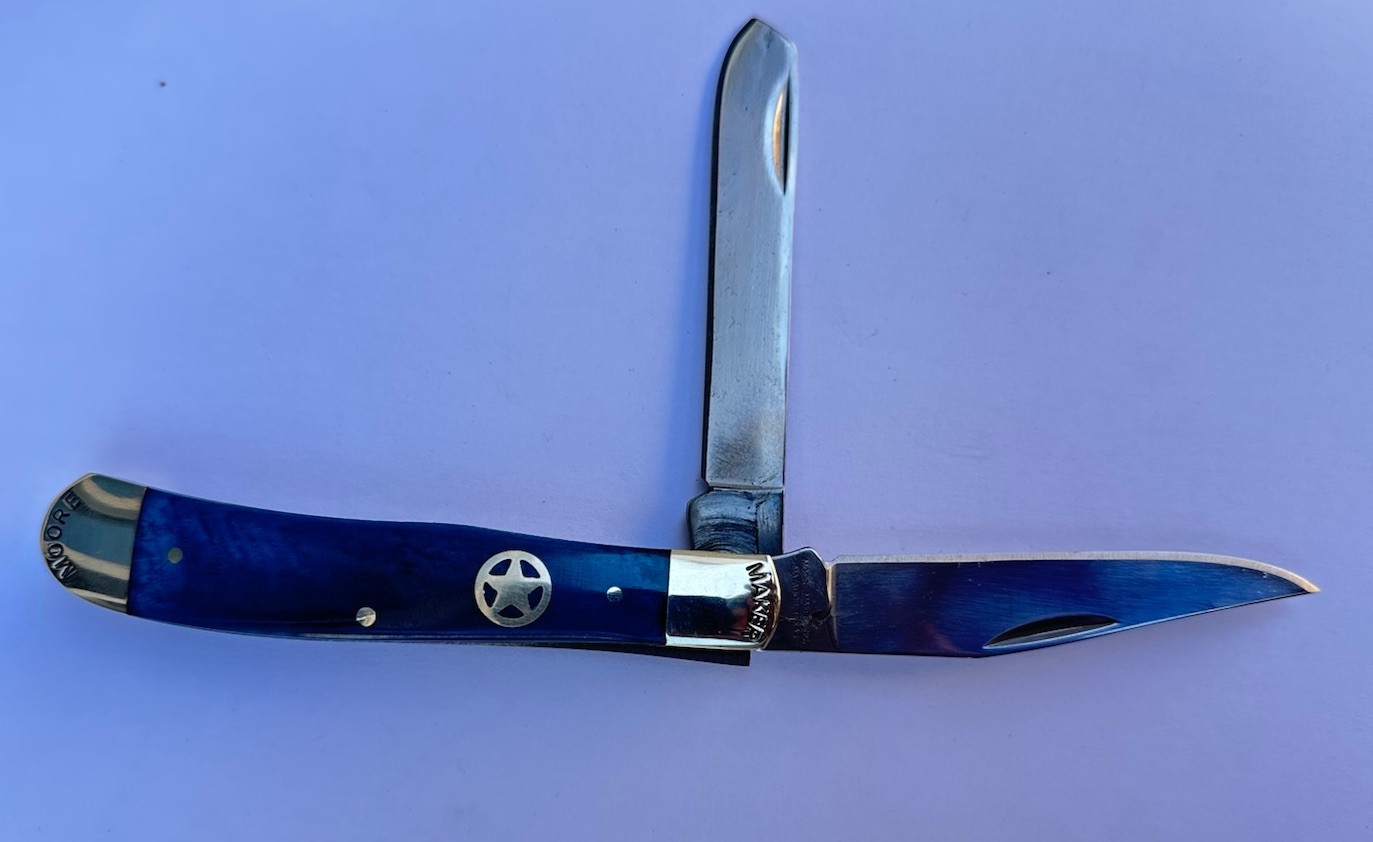 Moore Maker USA 5202 LAW Trapper Knife Smooth Blue Bone 2021 No Box Moore Maker USA 5202 LAW Trapper Knife Smooth Blue Bone 2021 No Box