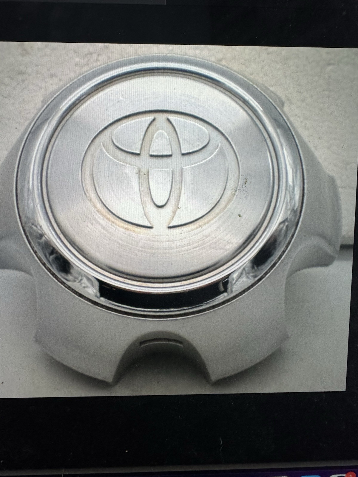 2001 - 2002 Toyota 4Runner Center Cap Fits 5 Spoke 16\ 2001 - 2002 Toyota 4Runner Center Cap Fits 5 Spoke 16\