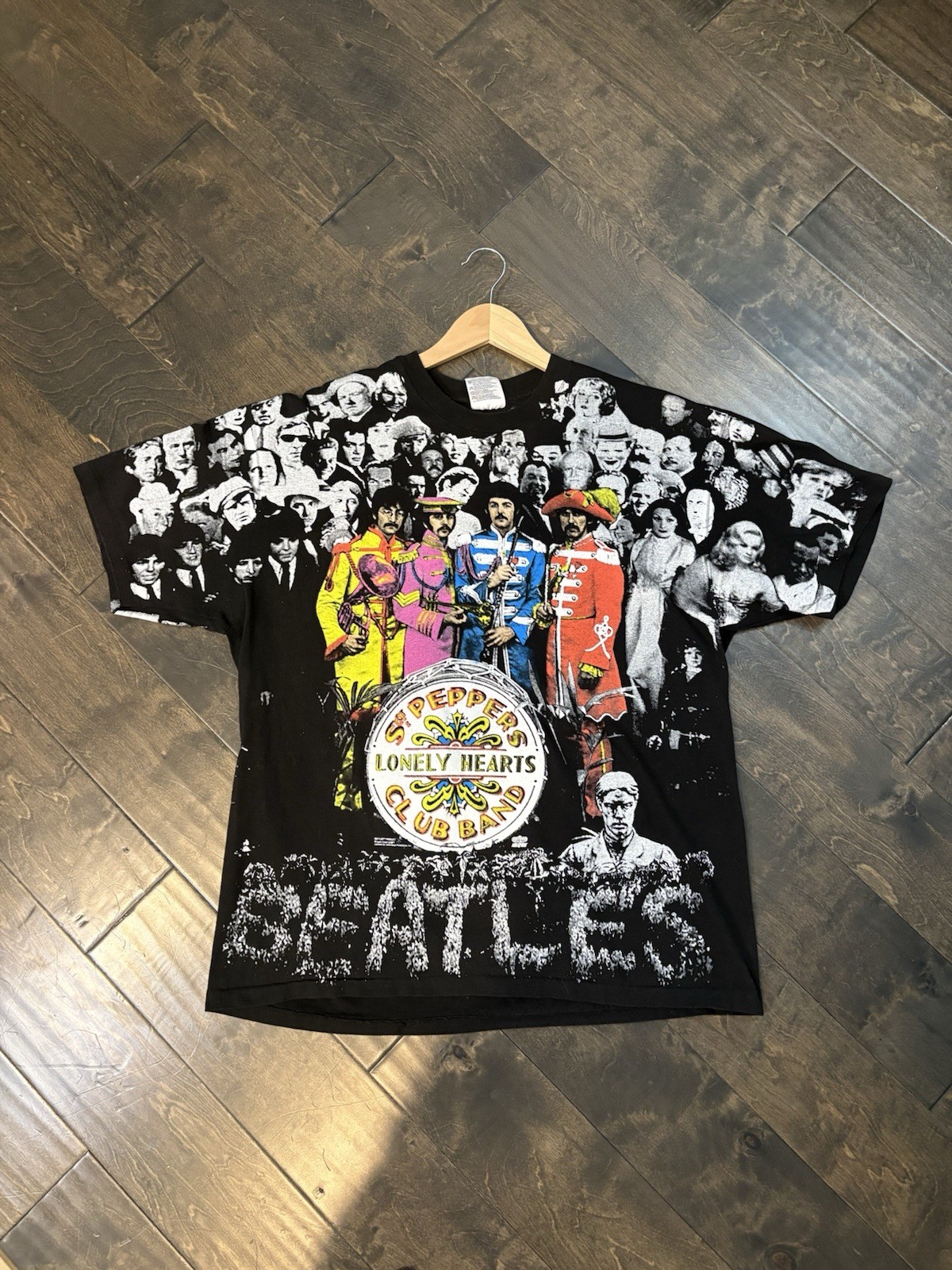 Vintage 90s The Beatles Sgt. Pepper’s Lonely Hearts Club aop Vintage 90s The Beatles Sgt. Pepper’s Lonely Hearts Club aop