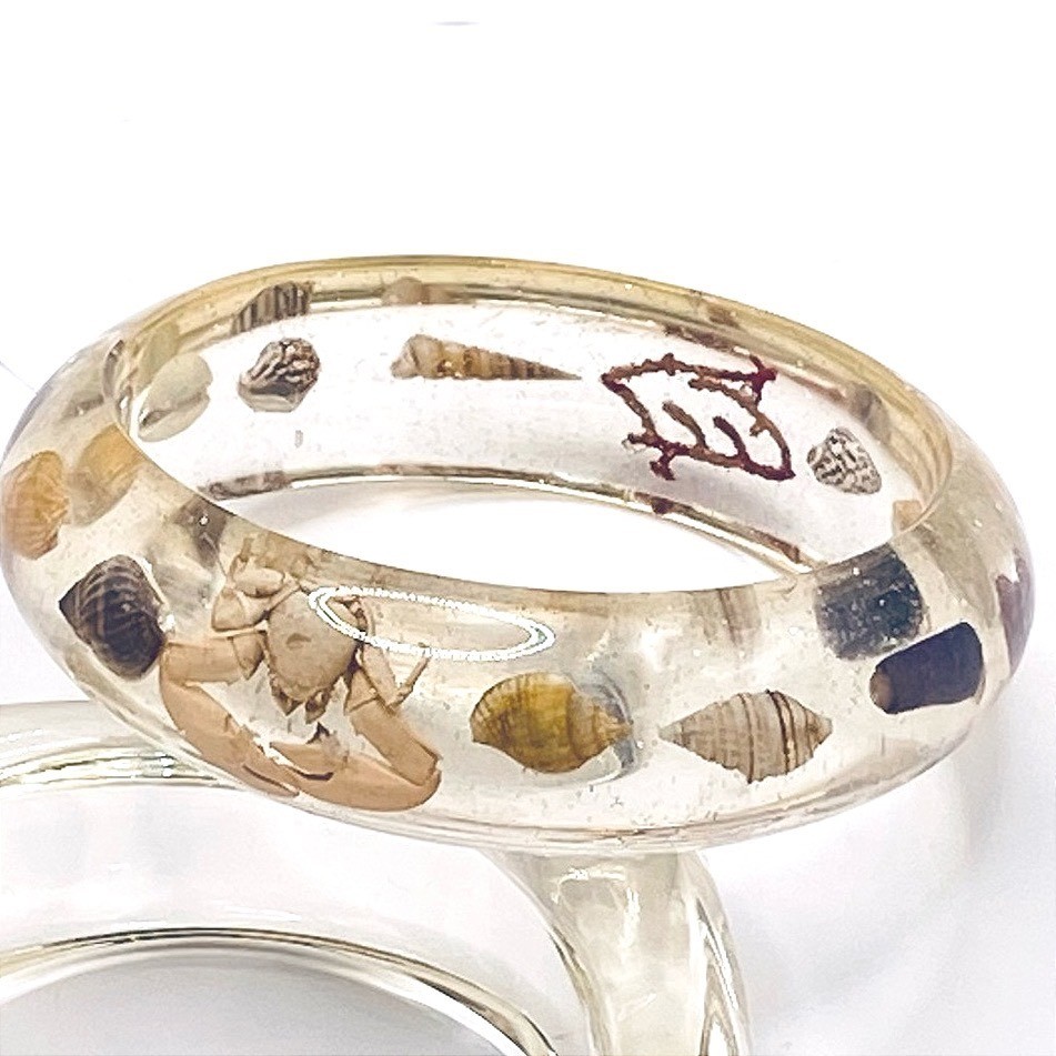 Vintage Lucite Seashell Crab Bangle Bracelet Coastal Nautical Beach Statement